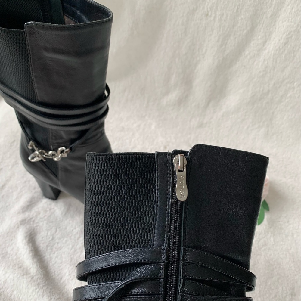 Arctica Exclusive Leather Waterproof Chained Heeled Boots - Picture 10 of 15